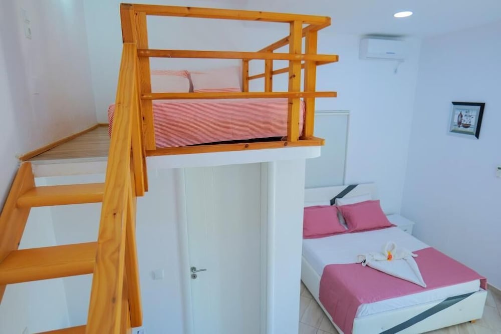 

Bologna - Ksamil - Hotel Chris