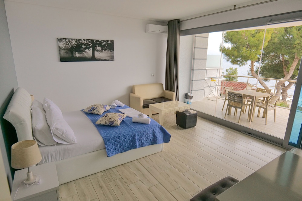 

Brindisi - Sarandë - Oceanic Overview Suites