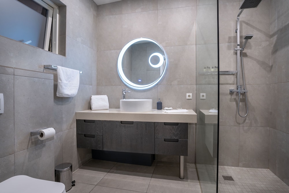 

Bologna - Vik i Myrdal - Black Beach Suites