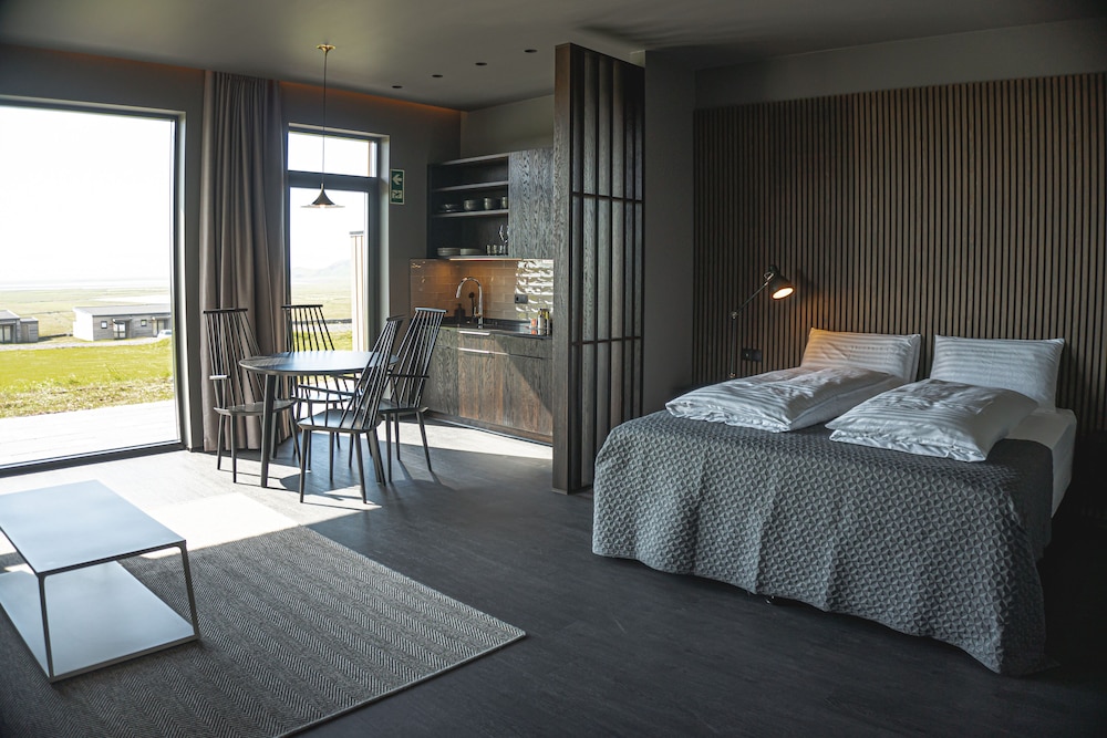 

Torino - Vik i Myrdal - Black Beach Suites