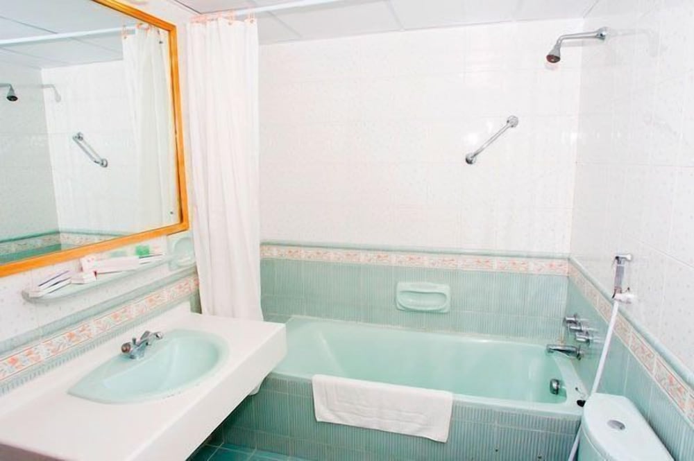 

Roma - ‘Udhaybah - Safeer Hotel Suites