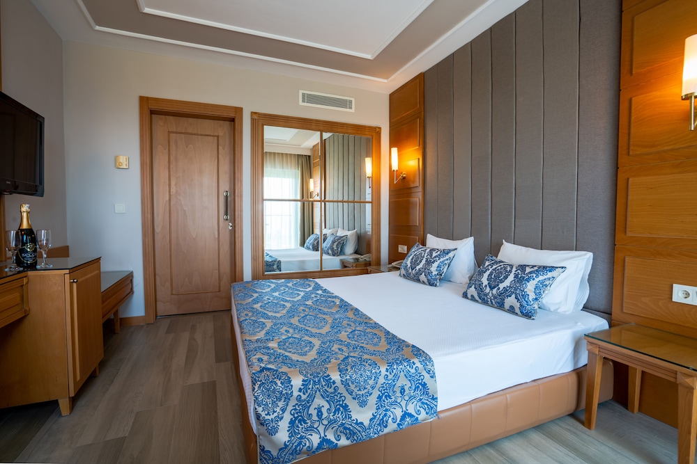 

Milano - Colakli - Royal Atlantis Beach