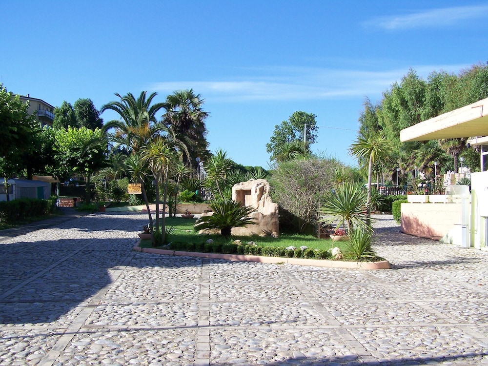 

Milano - Costa Abruzzo, Mare Italia - Villaggio Costa d'Argento