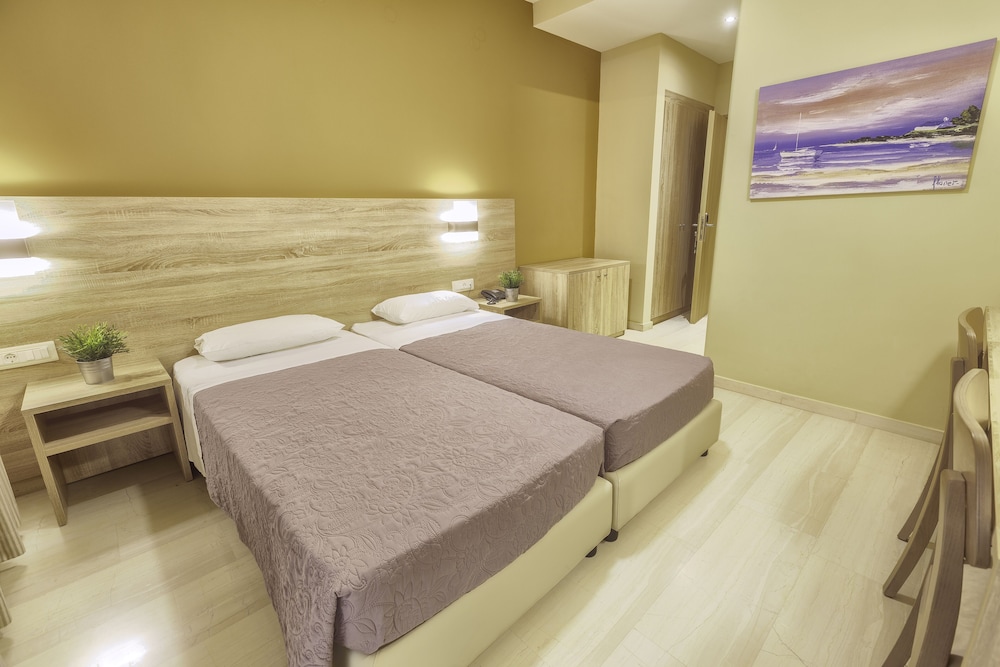 

Bologna - Kokkíni Khánion - Sofia Hotel
