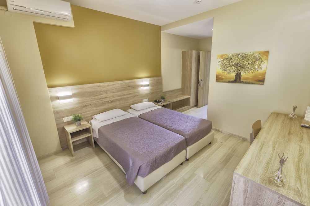 

Napoli - Kokkíni Khánion - Sofia Hotel