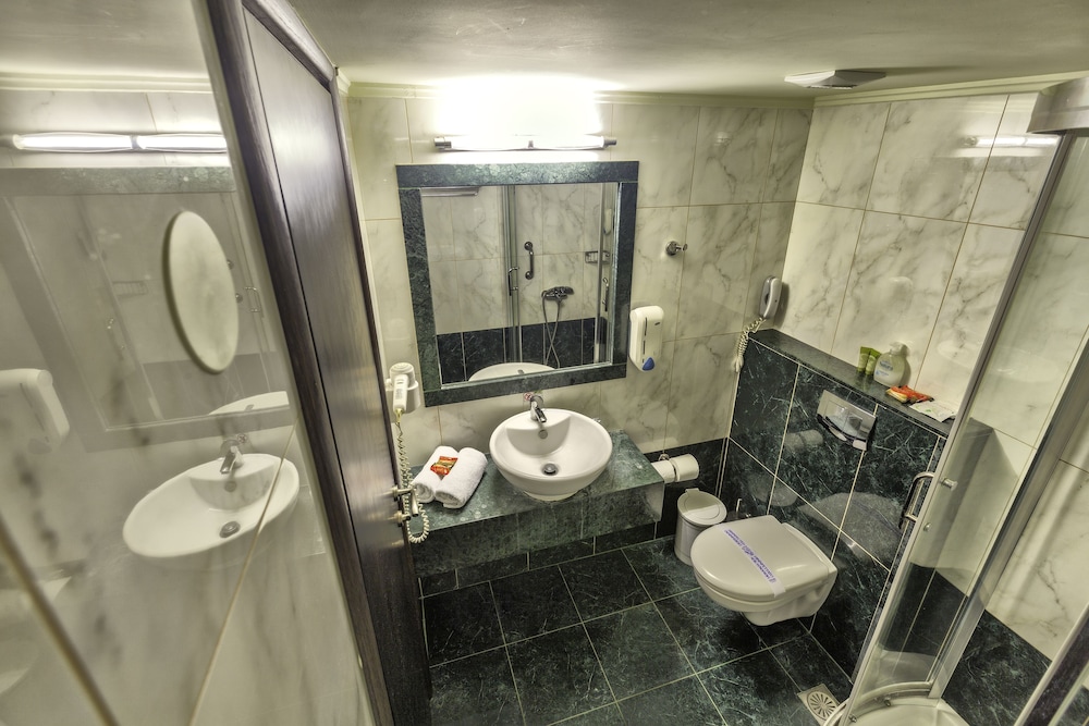 

Bologna - Kokkíni Khánion - Sofia Hotel