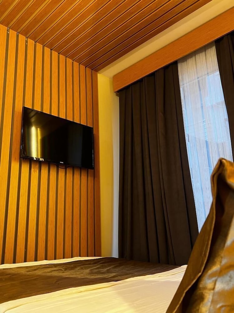 

Milano - Beyoğlu - Taksim Cetinkaya Suite
