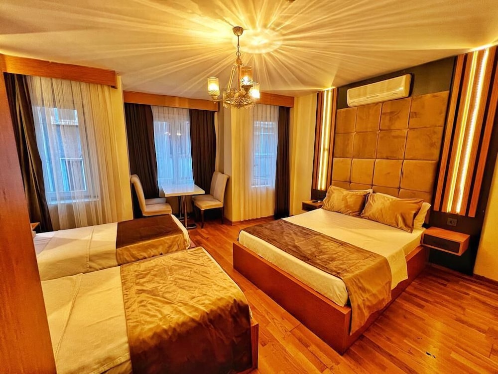 

Milano - Beyoğlu - Taksim Cetinkaya Suite