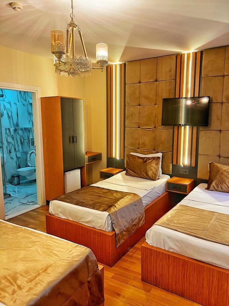 

Catania - Istanbul - Taksim Cetinkaya Suite