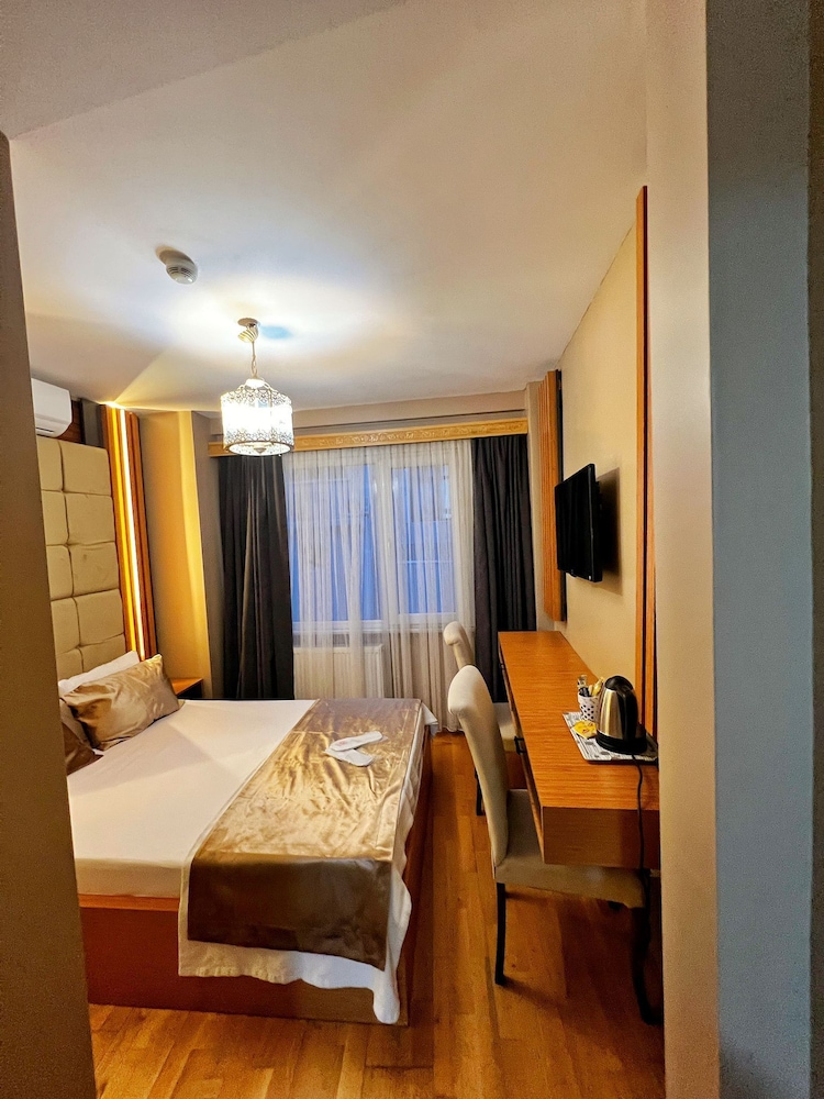 

Catania - Beyoğlu - Taksim Cetinkaya Suite