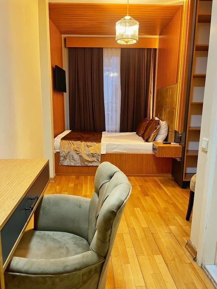 

Milano - Istanbul - Taksim Cetinkaya Suite