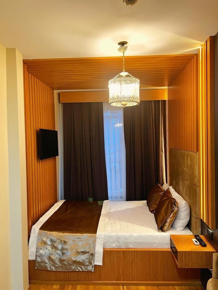 

Roma - Beyoğlu - Taksim Cetinkaya Suite