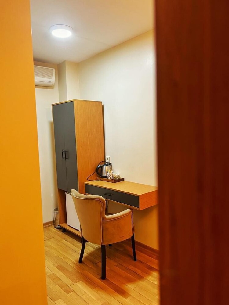 

Catania - Istanbul - Taksim Cetinkaya Suite