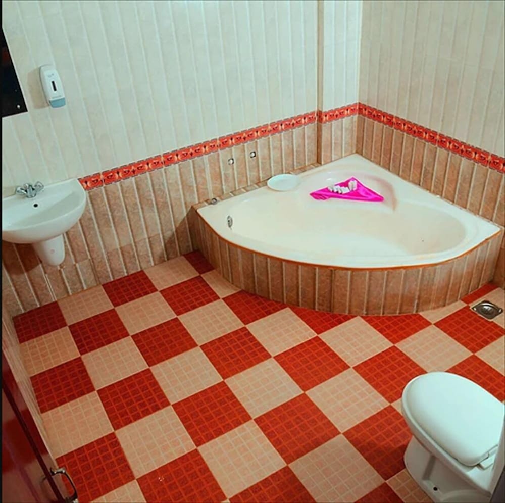 

Verona - Kovalam, Kerala - Oceanbay Ayurvedic Beach Resort