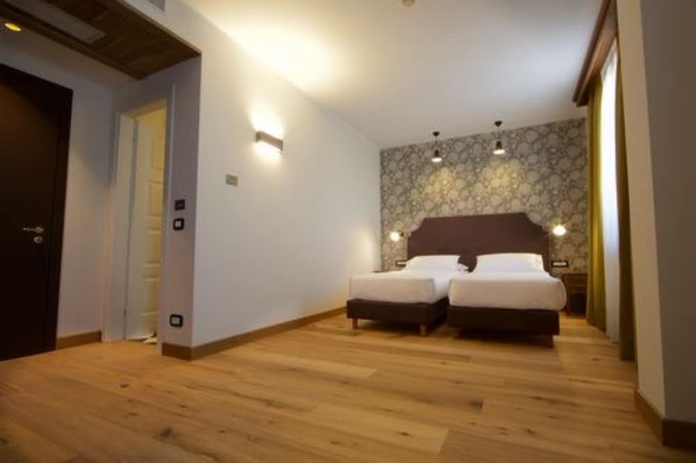 

Napoli - Pila - Duca D'Aosta Hotel