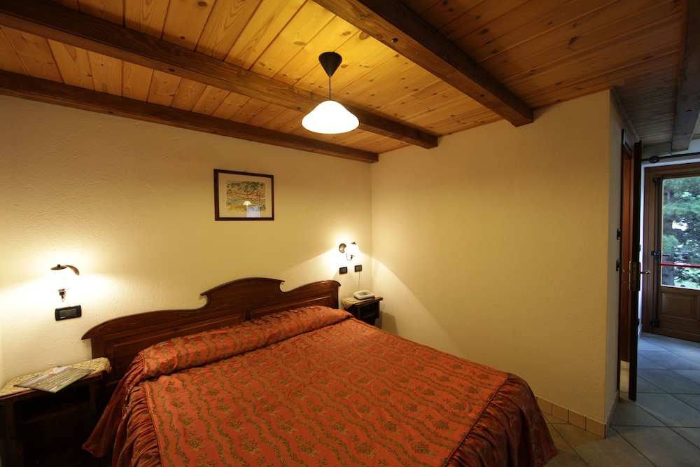

Lamezia Terme - Champoluc - Santa San
