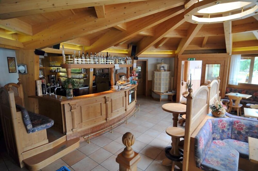 

Bari - Dolomiti, Montagna Italia - Al Pian Garnì Hotel - B&B & Pizza