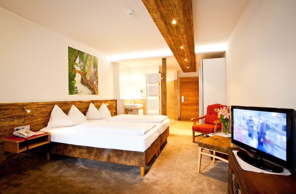 

Bari - Zell am See - Hotel Gasthof Mitteregger - Beste Lage in Kaprun