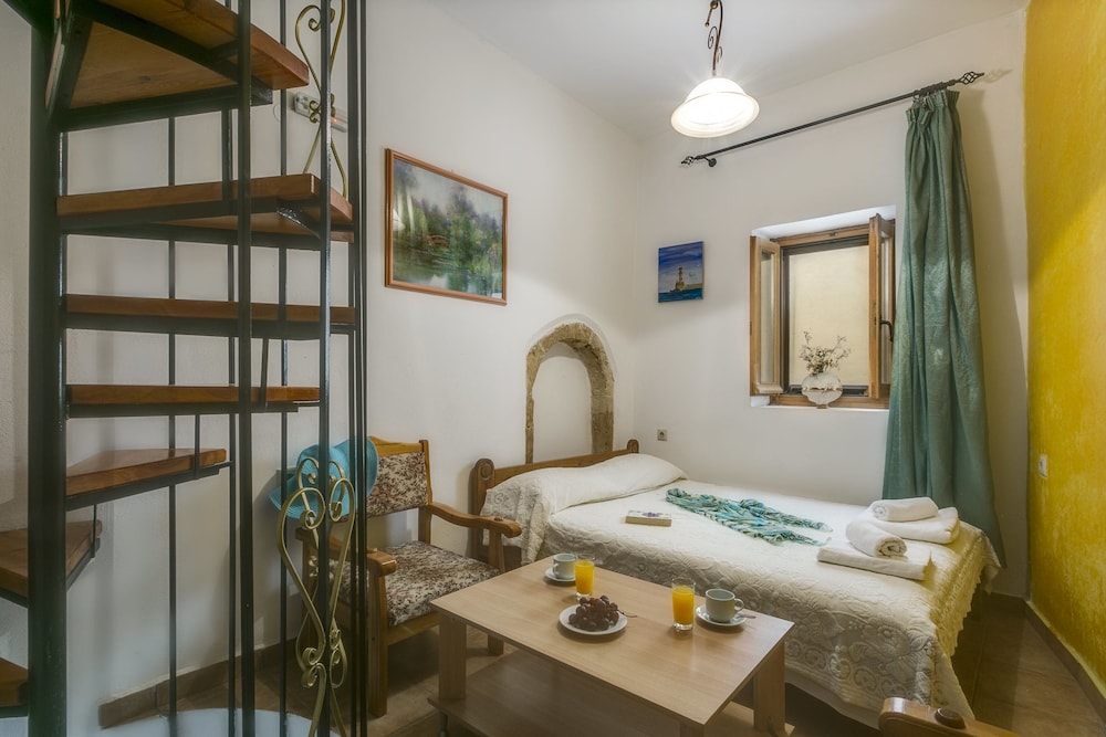 

Napoli - Soúda - Ifigenia Rooms & Studios