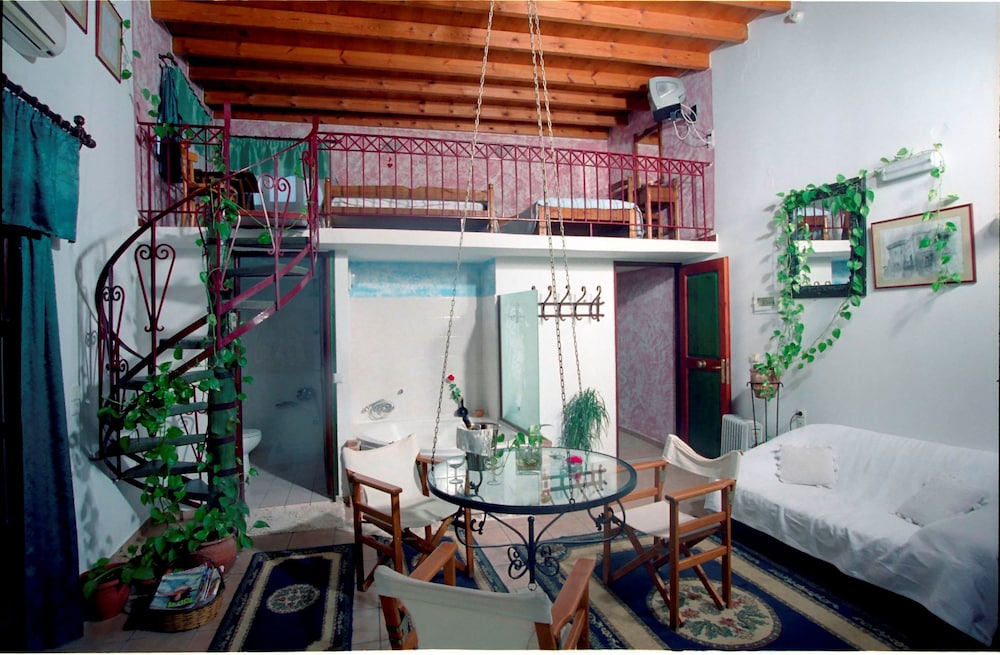 

Napoli - Soúda - Ifigenia Rooms & Studios