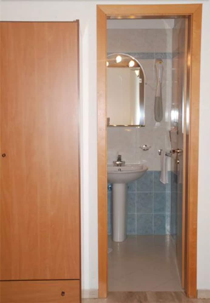 

Trieste - Cannigione - Hotel Citti