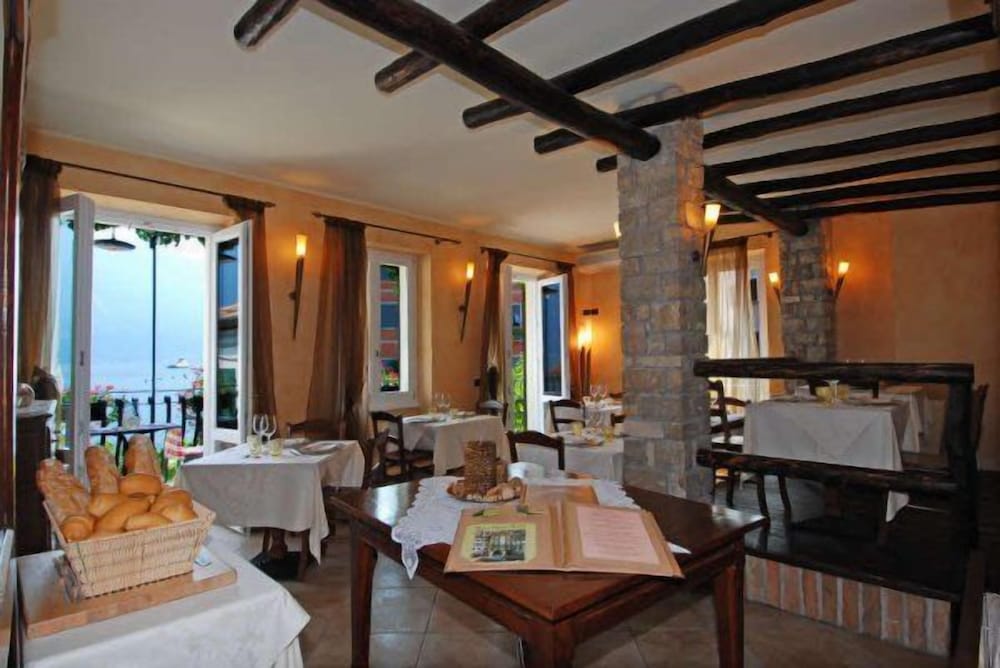 

Napoli - Malcesine - Albergo Ristorante Montebaldo
