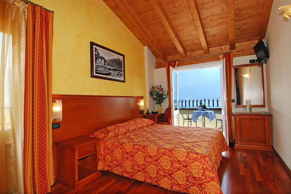 

Milano - Limone sul Garda - Albergo Ristorante Montebaldo