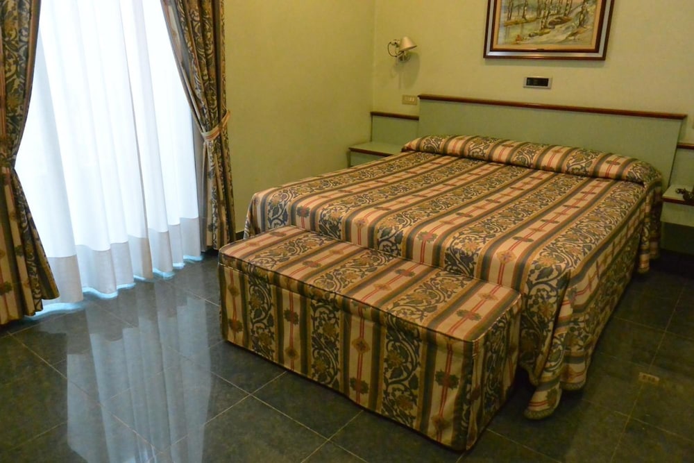 

Catania - Torino - Le Petit Hotel