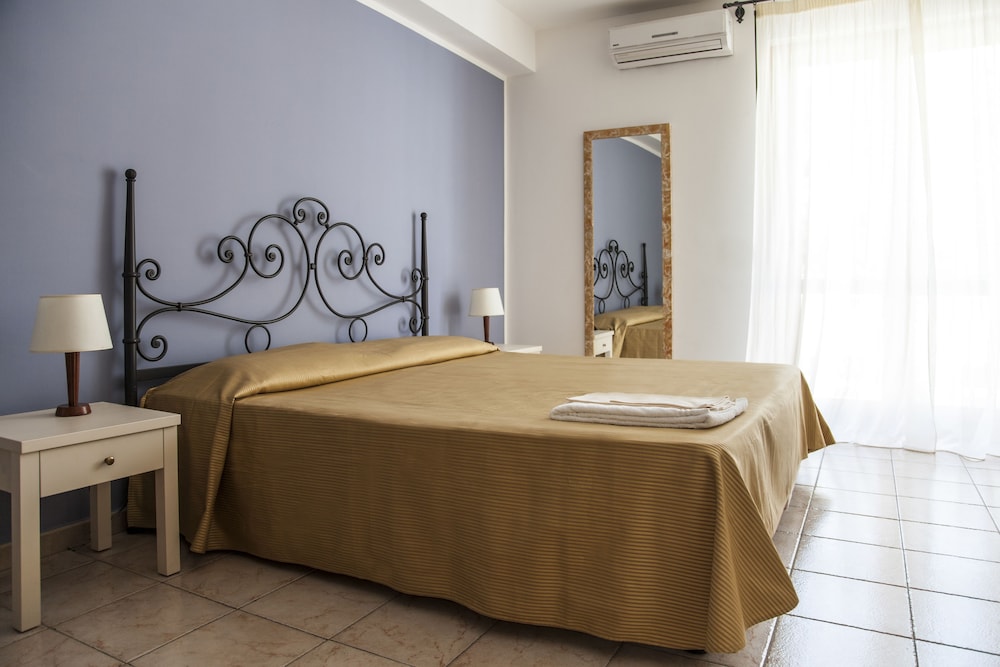 

Milano - Lipari, Isole Eolie - Hotel Amarea - Aeolian Charme