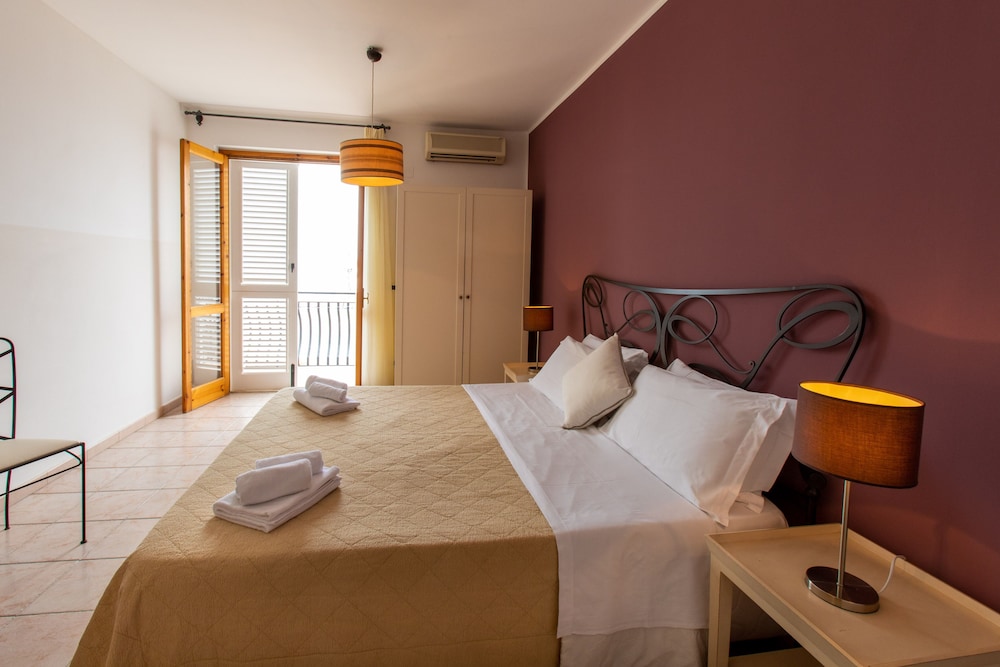 

Milano - Isole Eolie, Sicilia - Hotel Amarea - Aeolian Charme