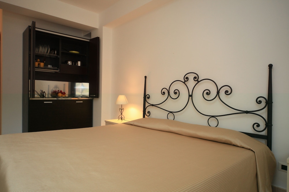 

Milano - Isole Eolie, Sicilia - Hotel Amarea - Aeolian Charme