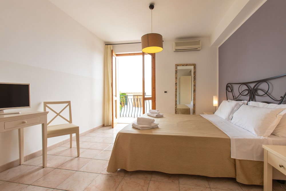 

Torino - Lipari, Isole Eolie - Hotel Amarea - Aeolian Charme