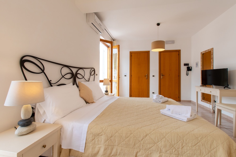 

Bologna - Lipari, Isole Eolie - Hotel Amarea - Aeolian Charme