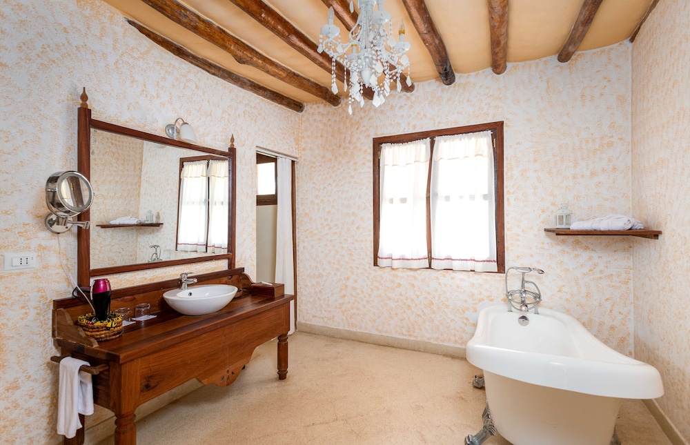

Bologna - Michamvi - Karafuu Beach Resort & Spa