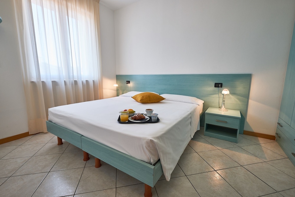 

Salerno - Sirmione - Villaggio Turistico Lugana Marina