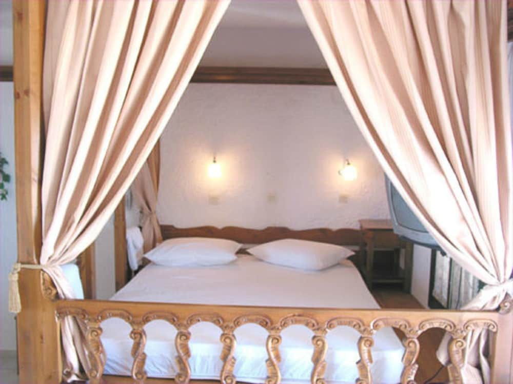 

Milano - Karpathos, Isole Greche - Hotel Finiki View