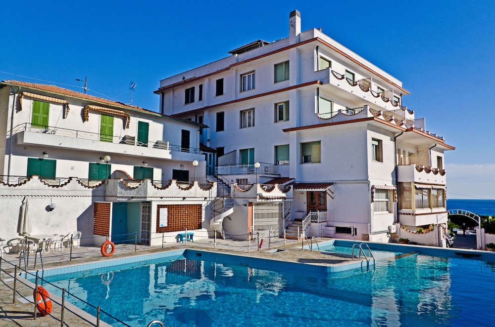 

Milano - Bussana Nuova - Hotel Ariston Montecarlo