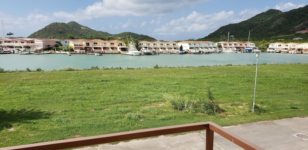 

Roma - Valley Church - Harbour Island Residences