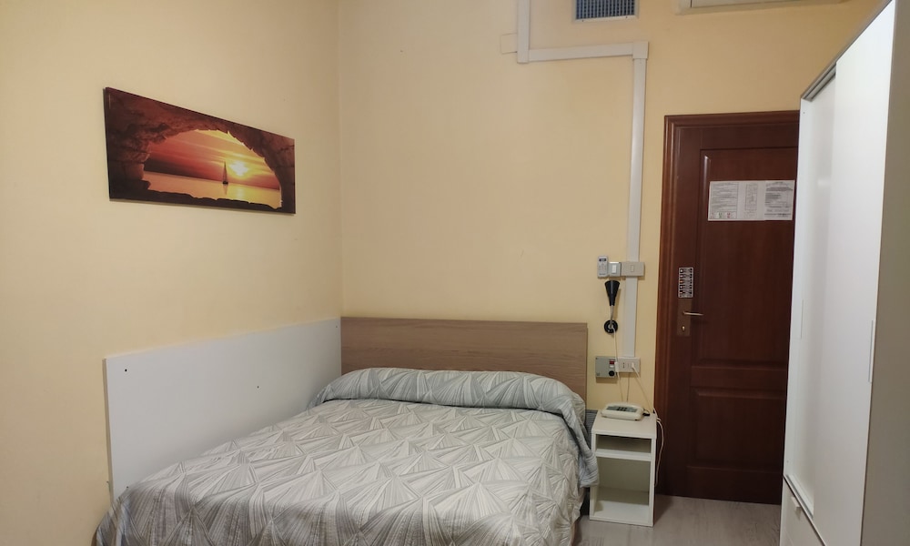 

Olbia - Tirrenia - Giappone Inn Parking Hotel