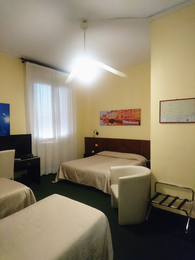 

Catania - Tirrenia - Giappone Inn Parking Hotel