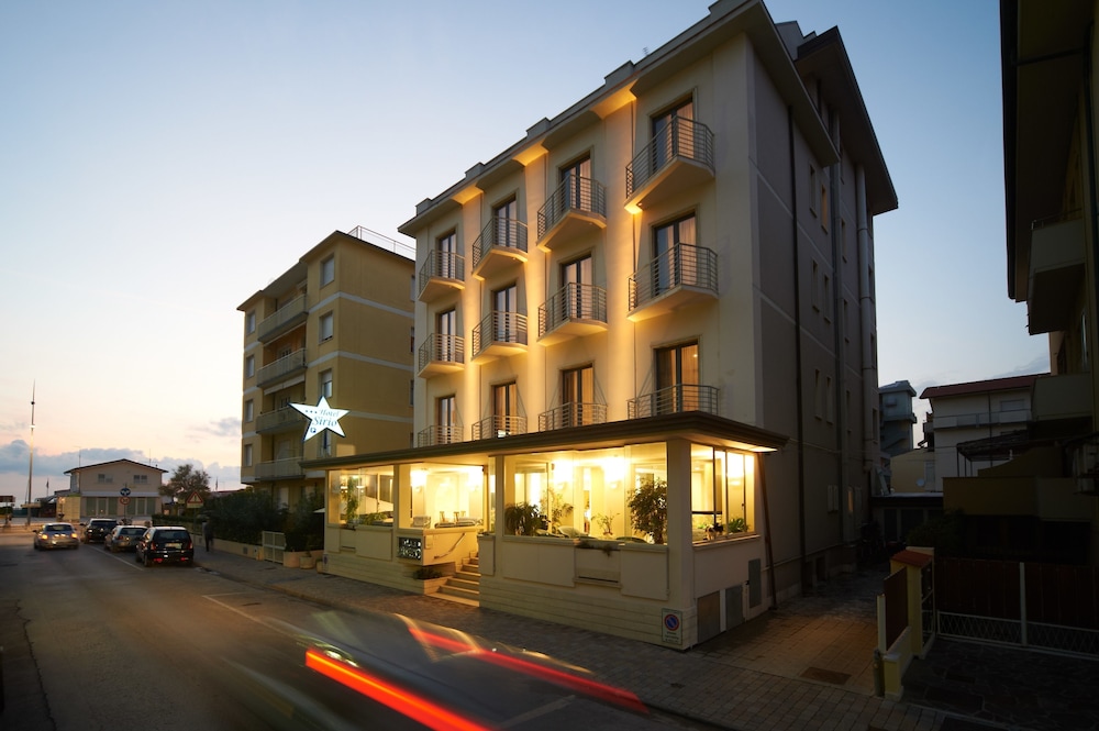 

Milano - Forte dei Marmi - Hotel Sirio