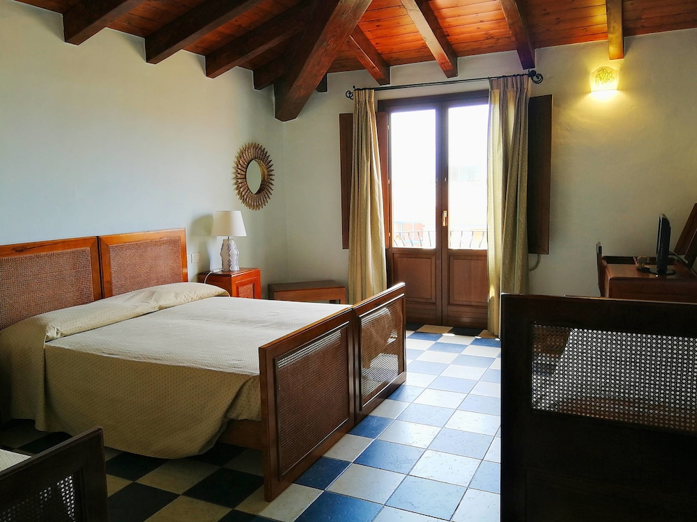 

Catania - Arbatax - Hotel Il Vecchio Mulino