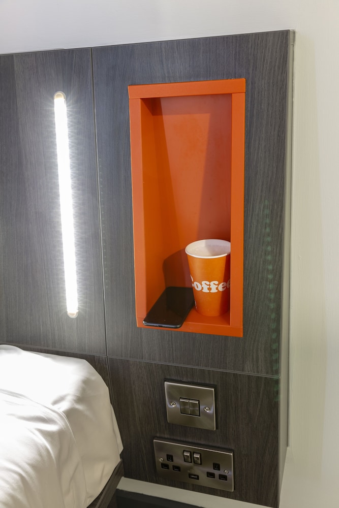 

Venezia - Reading - Easyhotel Reading