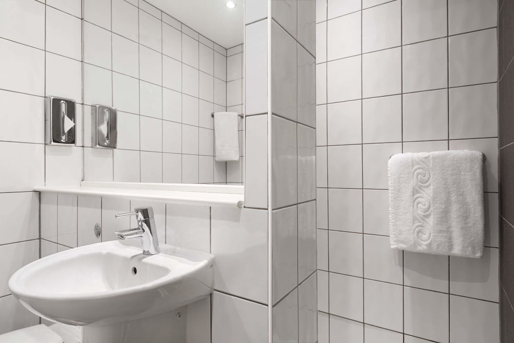 

Bari - Stansted - Ramada By Wyndham London Stansted Airport
