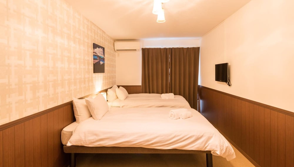 

Bari - Kyoto - Floral Green Maple House