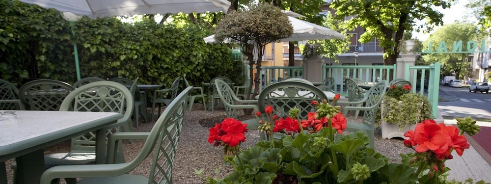 

Lamezia Terme - Salsomaggiore Terme - Albergo Nazionale
