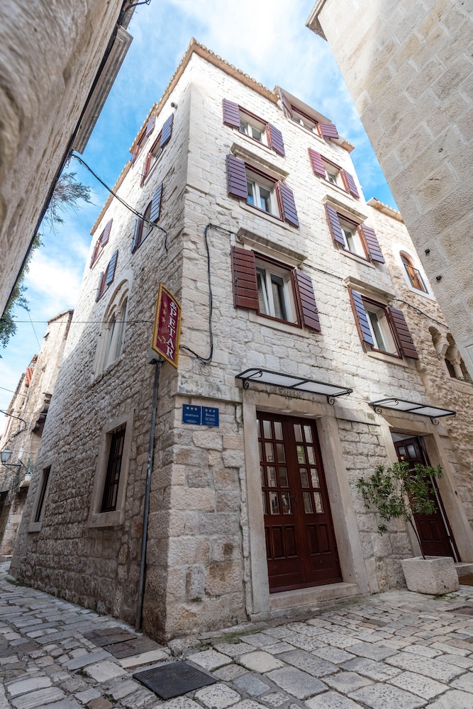 

Milano - Trogir - Villa Sv. Petar