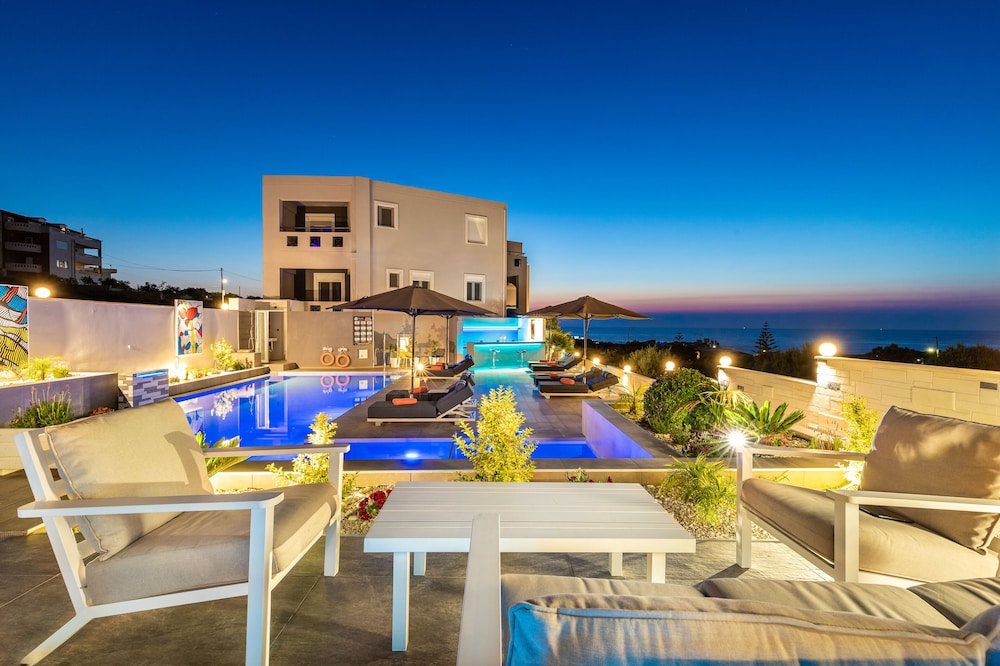 

Bologna - Kato Daratsos - Talos Luxury Suites