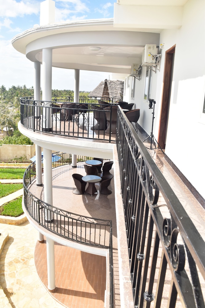 

Bari - Kiwengwa - Sea Crest Hotel