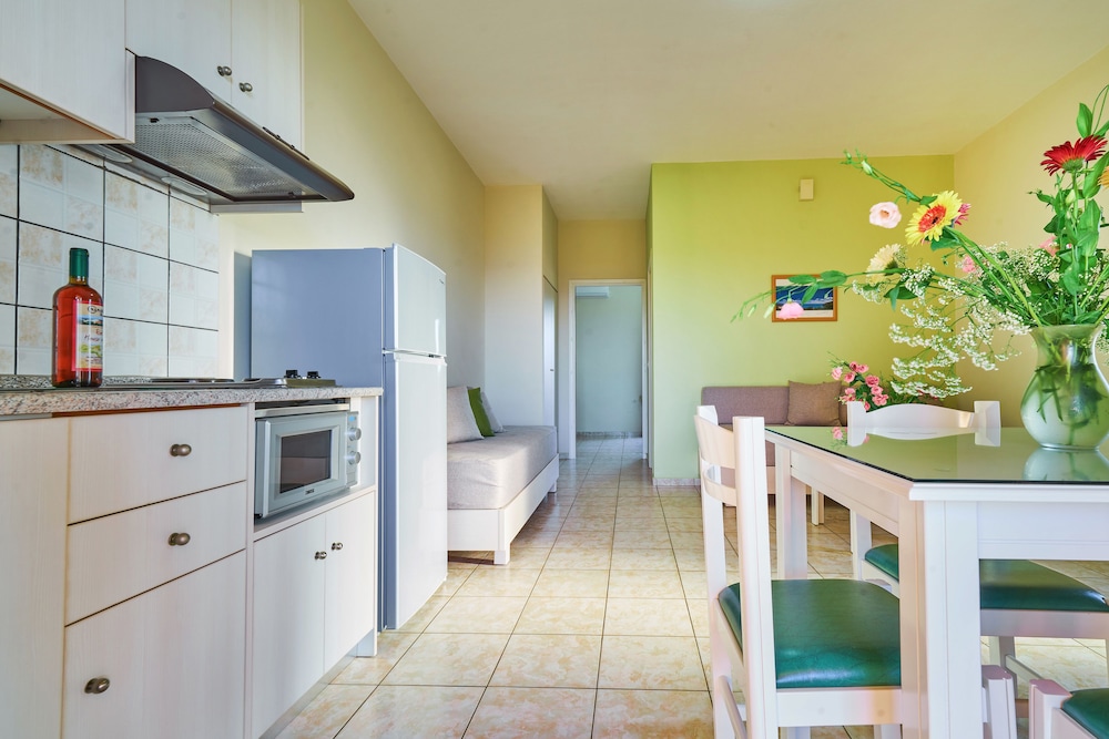 

Verona - Stavros - Nanakis Beach Apartments